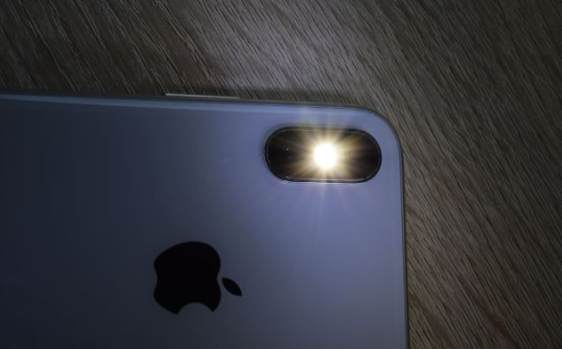 Trucchi per iPhone: come controllare la luminosità del flash