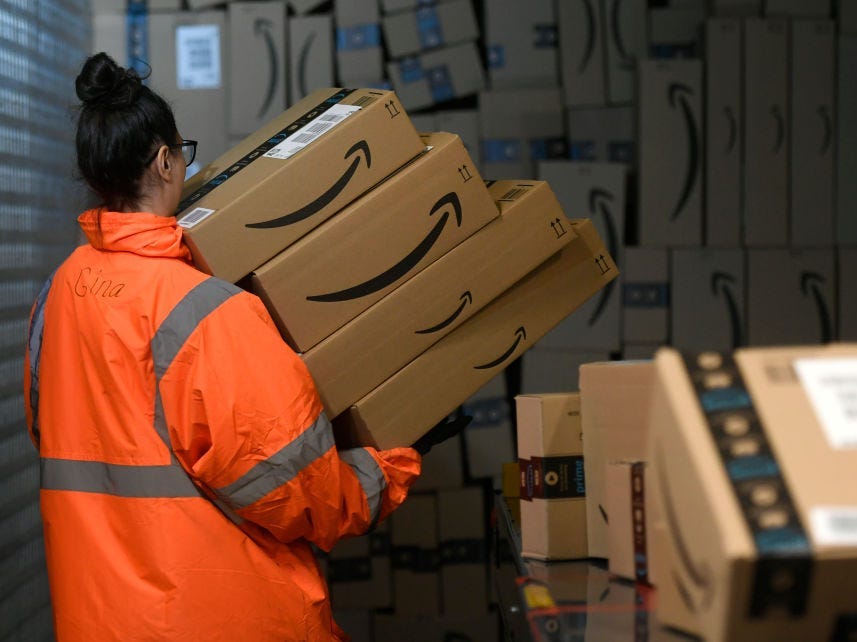 Amazon traccia ogni mossa dei magazzinieri perché pensa che le persone siano pigre
