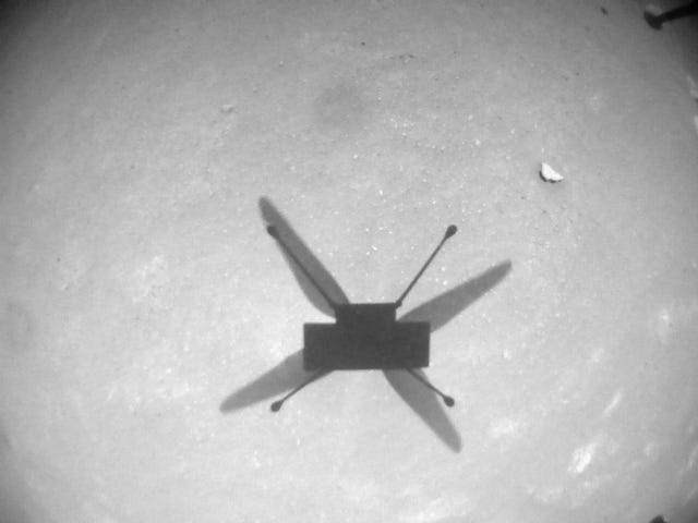 L'elicottero della NASA su Marte doveva schiantarsi dopo il 5° decollo: ha appena effettuato il suo 15° volo