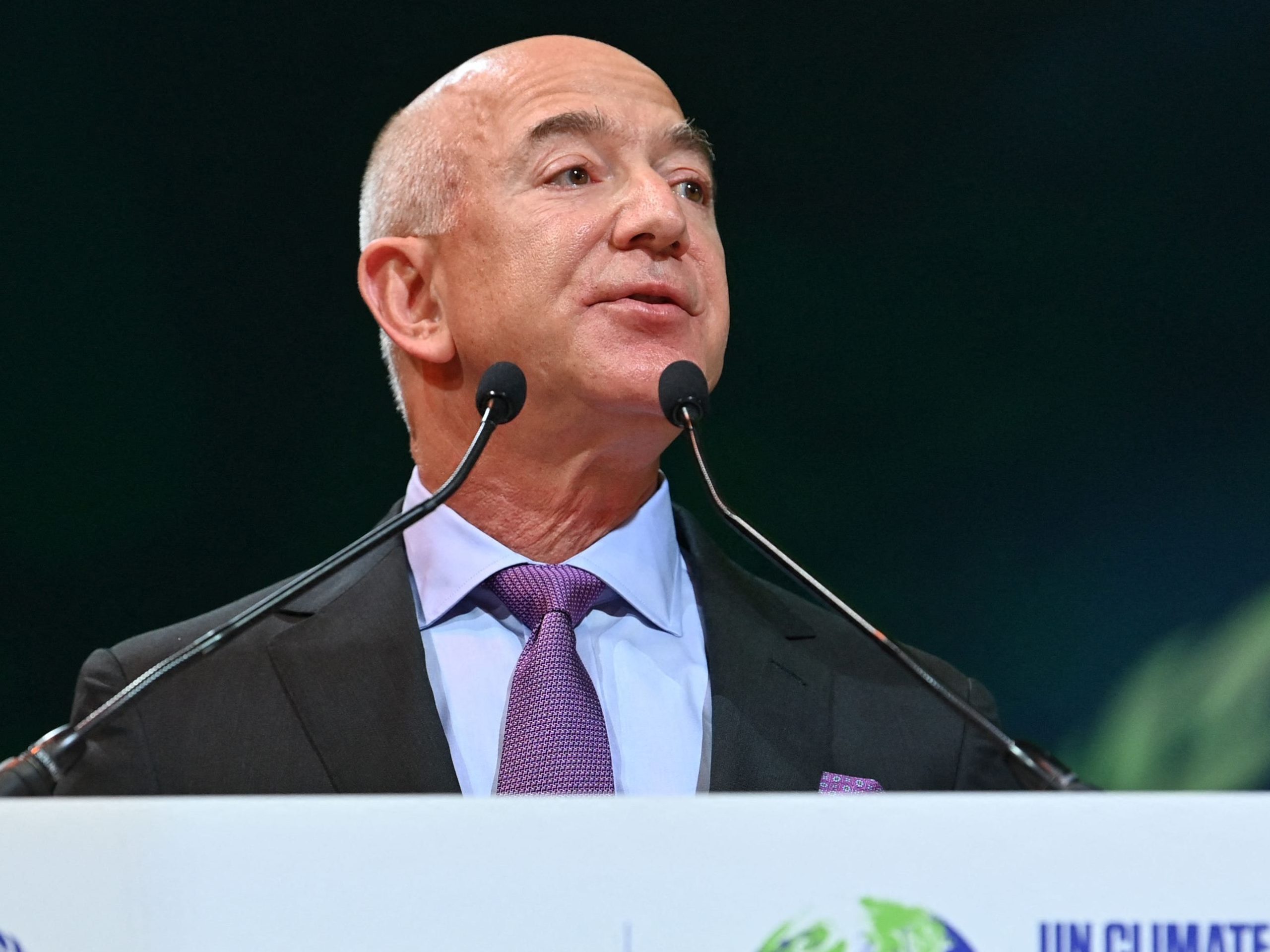 Jeff Bezos ha donato 100 milioni di dollari, il più grande dono individuale della sua storia