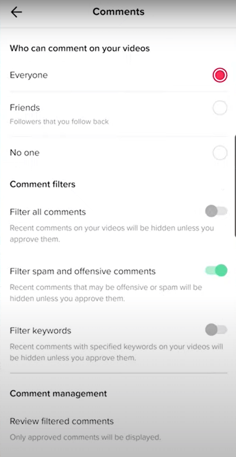 In Chi può commentare i tuoi video, seleziona la tua preferenza per limitare i commenti su Tiktok. 