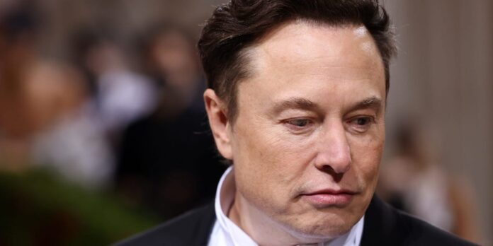 La ricchezza di Elon Musk è diminuita di quasi $ 13 miliardi - il calo più grande di quest'anno - dopo che i prezzi delle azioni di Tesla sono crollati e il razzo Starship di SpaceX è esploso
