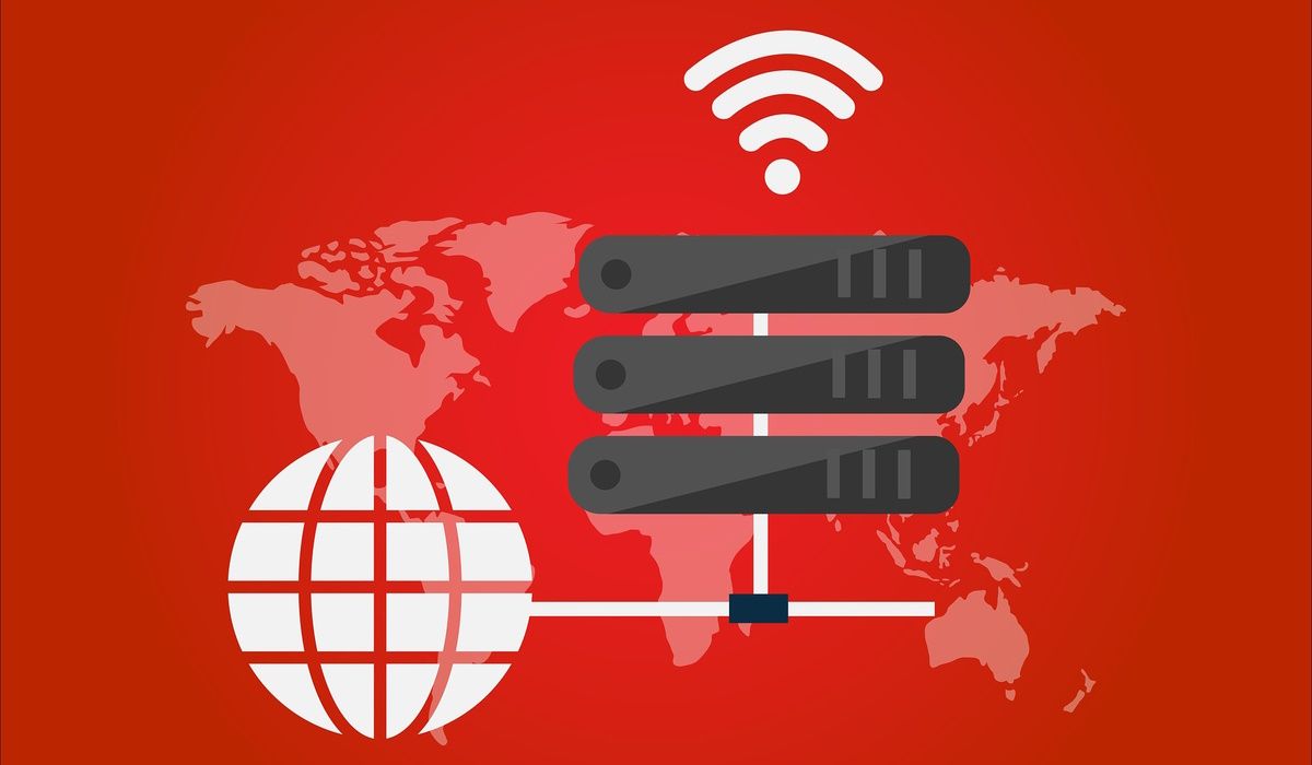 Server-router-posizionato-sulla-mappa-del-mondo-in-sfondo-rosso 