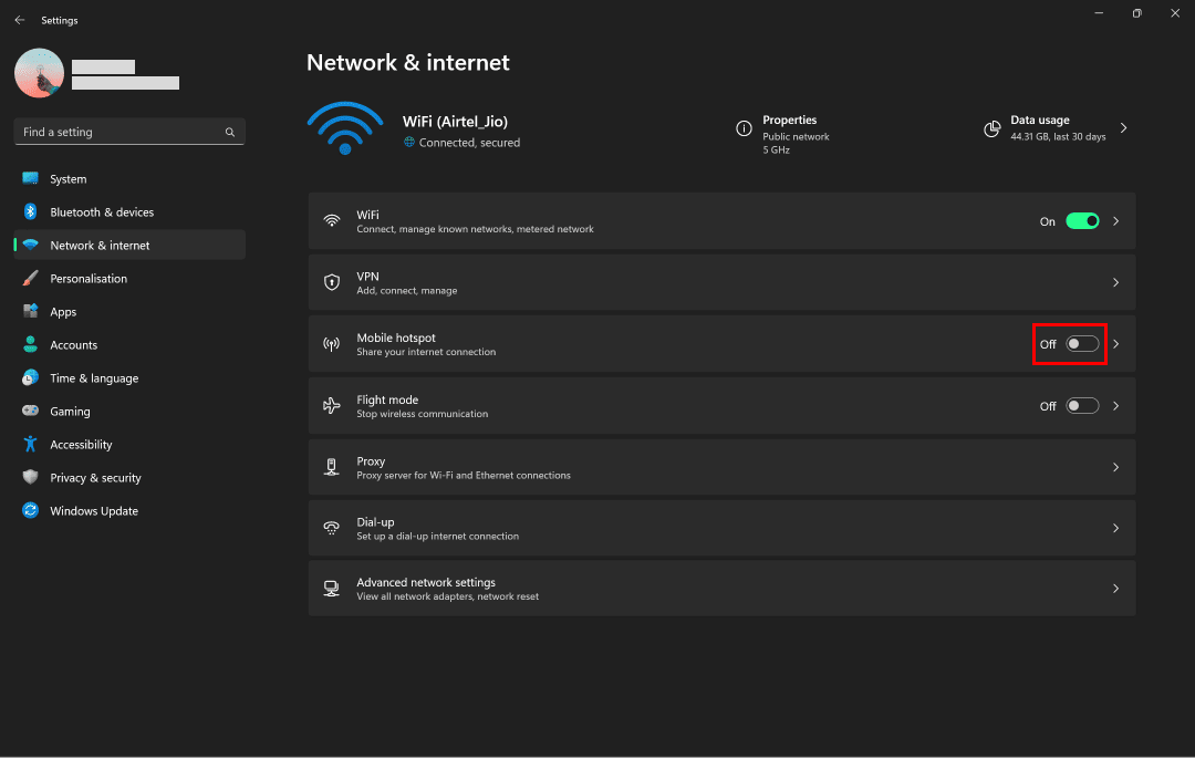 Tocca l'interruttore a levetta accanto all'opzione Hotspot mobile per attivarlo.