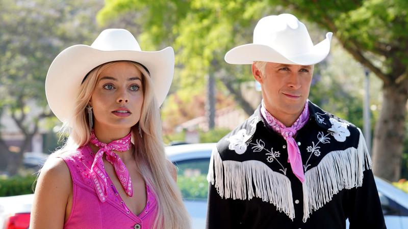 Barbie di Margot Robbie e Ken di Ryan Gosling in costumi da film di Barbie da cowboy