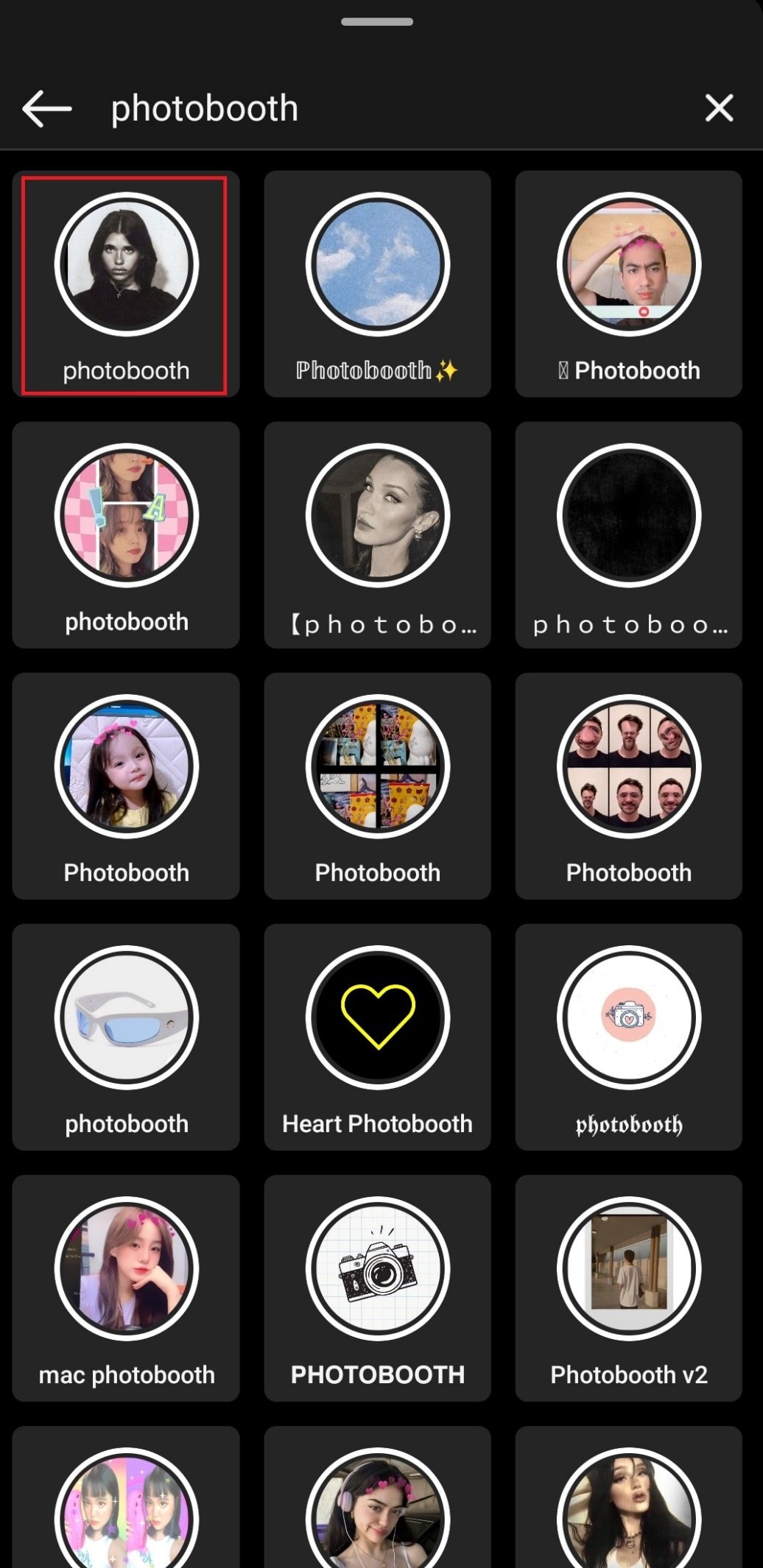 Cerca Photobooth. Seleziona il primo filtro per l'effetto Photobooth