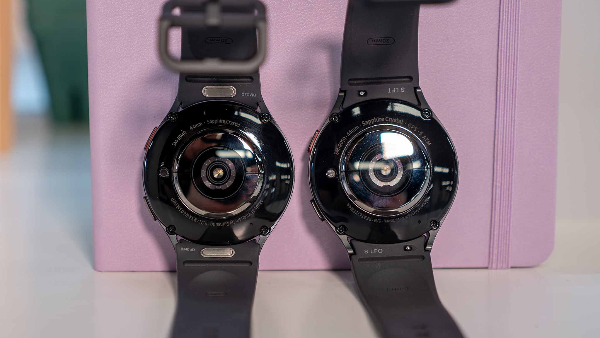 Confronto delle dimensioni e delle cornici tra il Samsung Galaxy Watch 5 e 6