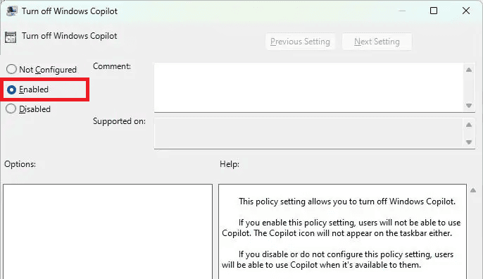 Fare doppio clic su Disattiva Windows Copilot e selezionare l'opzione Abilitato