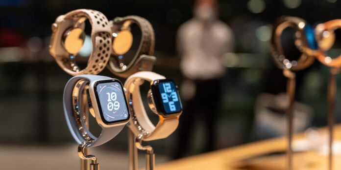 Apple Watch salvi per qualche giorno. Le vendite (negli Stati Uniti) riprenderanno fino a gennaio