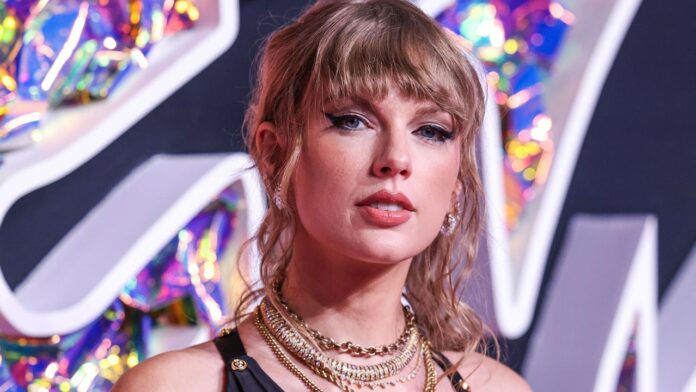 Taylor Swift: diffuse finte foto sessualmente esplicite, X (Twitter) blocca le ricerche thumbnail